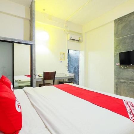 Oyo 412 7 Days Hotel Chiang Mai Exterior foto