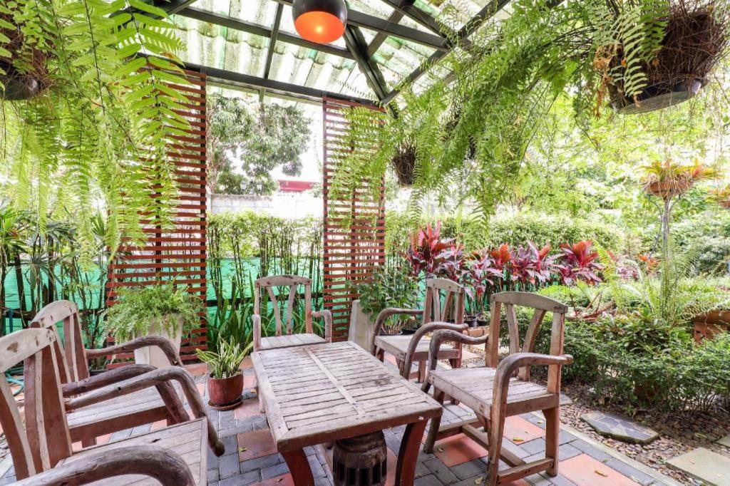 Oyo 412 7 Days Hotel Chiang Mai Exterior foto