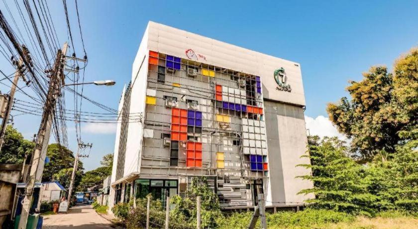 Oyo 412 7 Days Hotel Chiang Mai Exterior foto