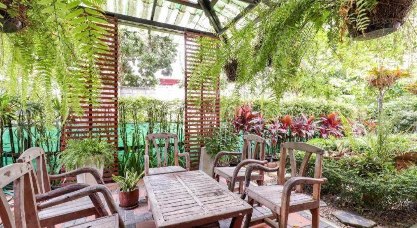 Oyo 412 7 Days Hotel Chiang Mai Exterior foto