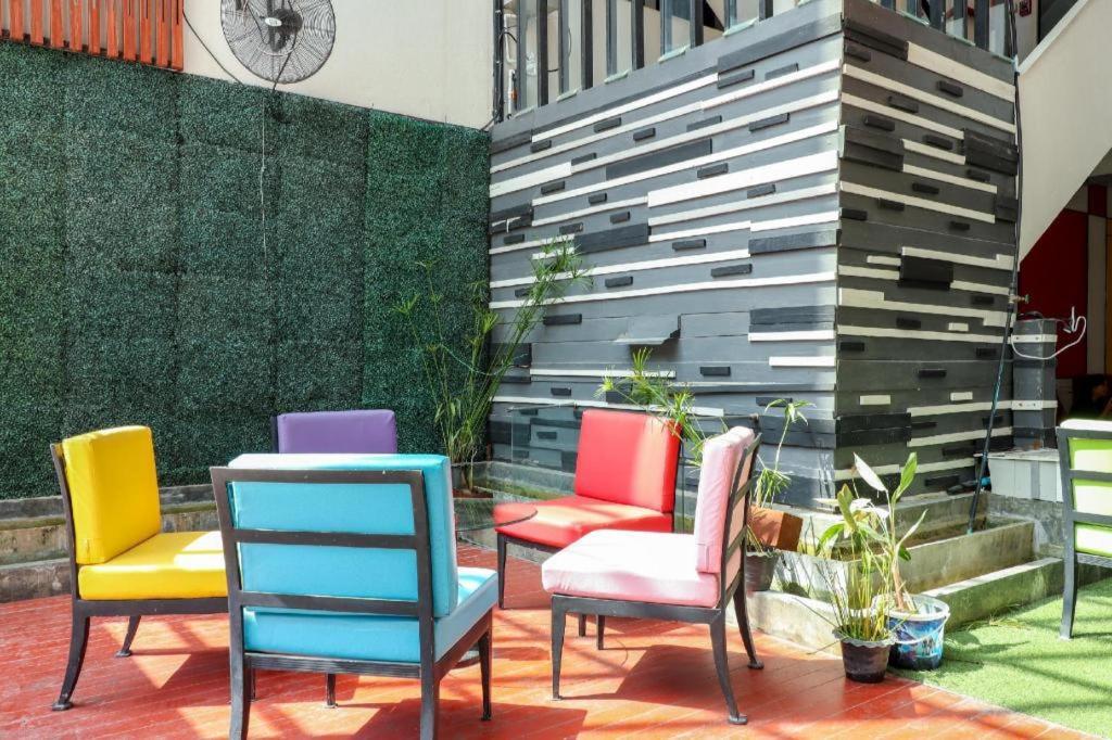 Oyo 412 7 Days Hotel Chiang Mai Exterior foto