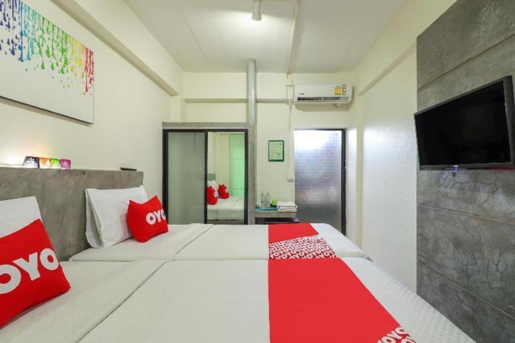 Oyo 412 7 Days Hotel Chiang Mai Exterior foto