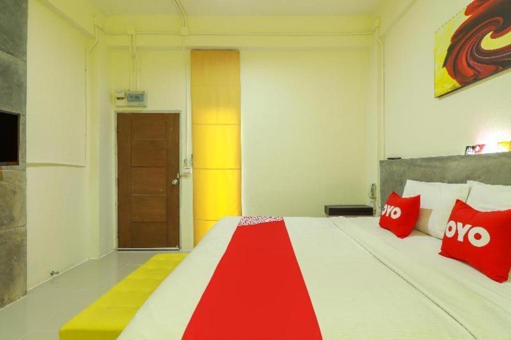 Oyo 412 7 Days Hotel Chiang Mai Exterior foto