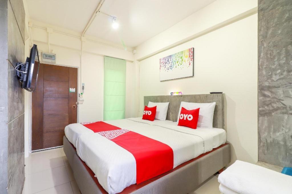 Oyo 412 7 Days Hotel Chiang Mai Exterior foto