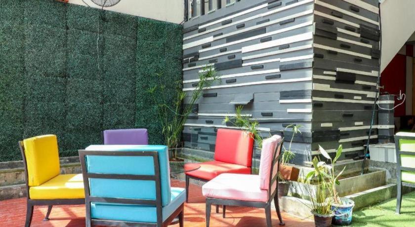 Oyo 412 7 Days Hotel Chiang Mai Exterior foto