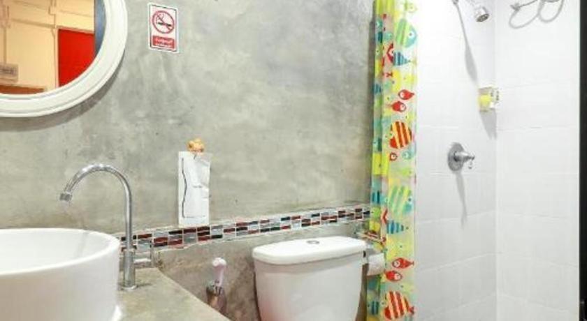 Oyo 412 7 Days Hotel Chiang Mai Exterior foto