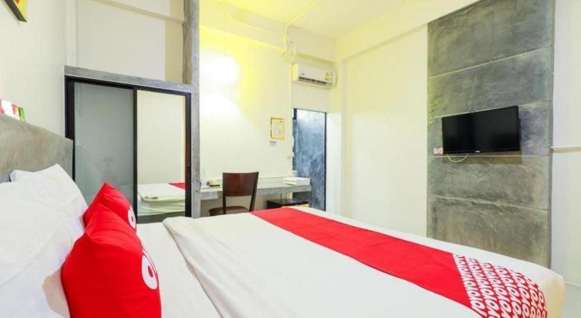 Oyo 412 7 Days Hotel Chiang Mai Exterior foto