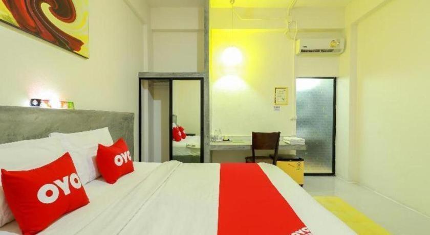 Oyo 412 7 Days Hotel Chiang Mai Exterior foto