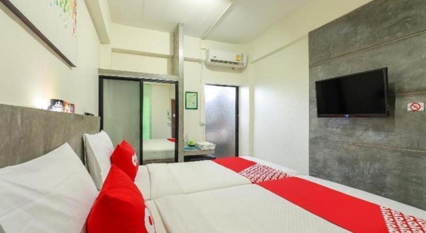 Oyo 412 7 Days Hotel Chiang Mai Exterior foto