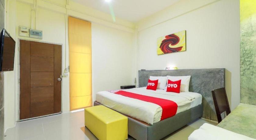 Oyo 412 7 Days Hotel Chiang Mai Exterior foto