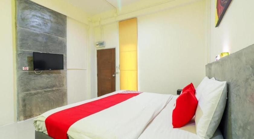 Oyo 412 7 Days Hotel Chiang Mai Exterior foto