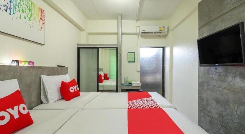Oyo 412 7 Days Hotel Chiang Mai Exterior foto